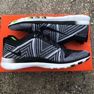 New- Nike Free flyknit 5.0 (size 9)